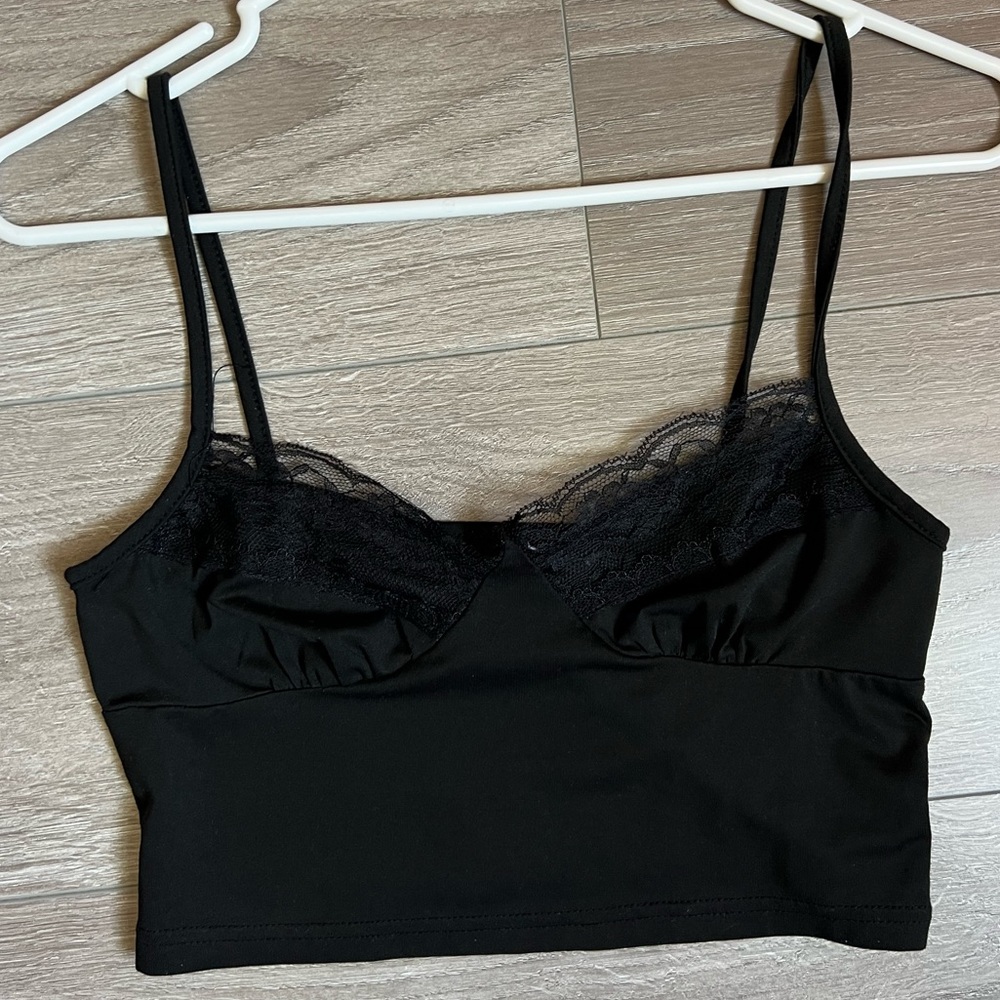 BLACK LACE TRIMMING SPAGHETTI STRAP TANK